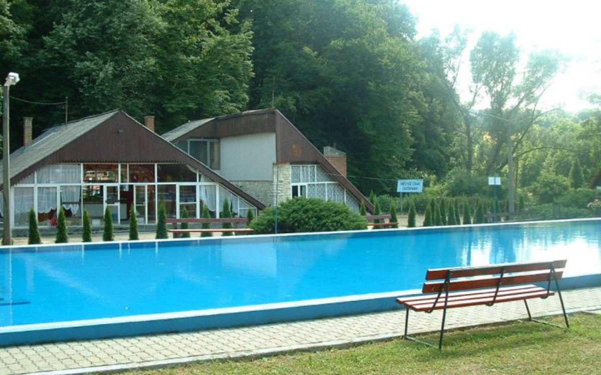 camping hongarije zwembad